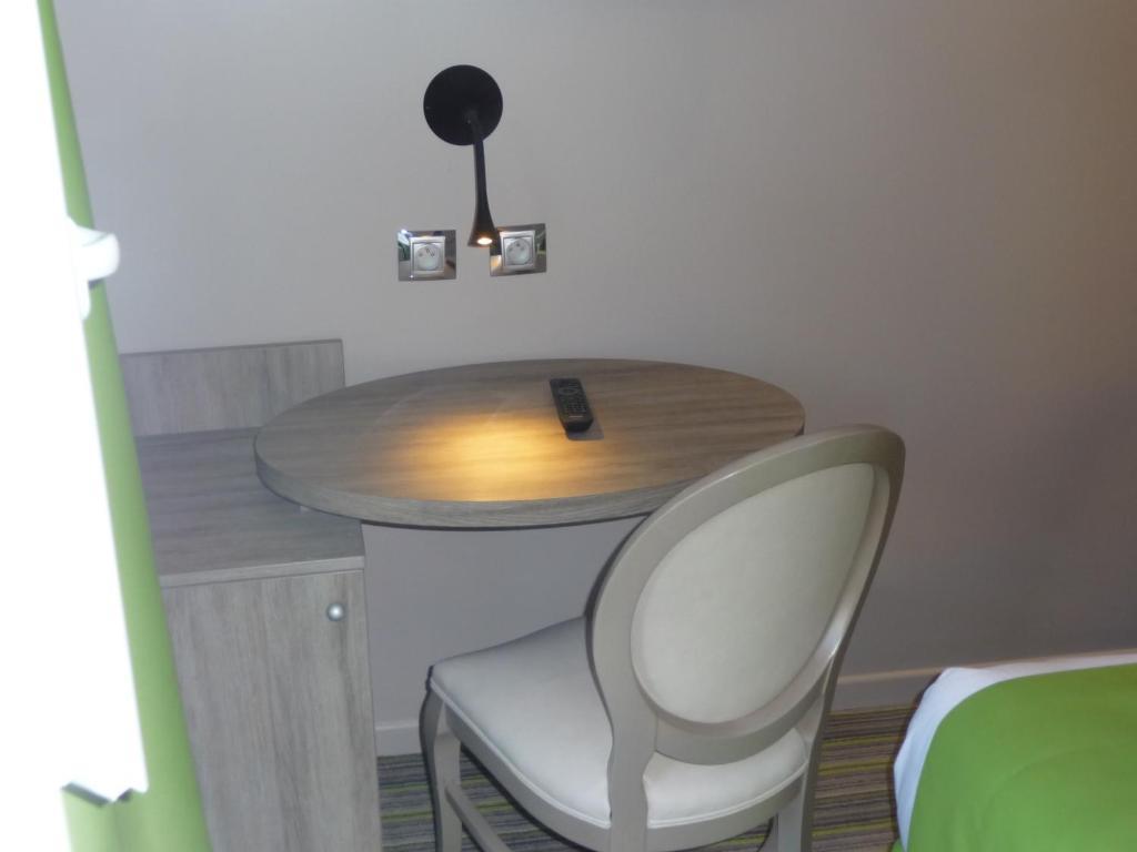 Hotel Floridor Etoile Aulnay-sous-Bois Oda fotoğraf